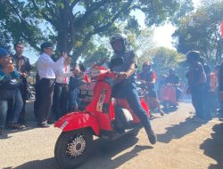 Saat Vespa Antik Ikut Semarakkan HUT RI di Cimahi