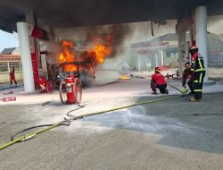 Mobil Tiba-tiba Terbakar Saat Isi Bensin di SPBU Cimahi