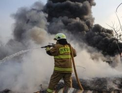 Kebakaran Besar Hari Ini di Jakbar: Gudang di Kalideres Dilalap Api, Ada Ledakan Merembet ke Plastik