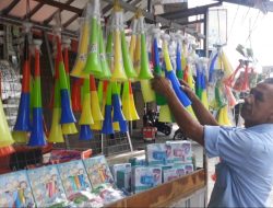 Keluh Kesah Penjual Terompet di Cimahi, 2 Hari Jualan Laku 6 Biji